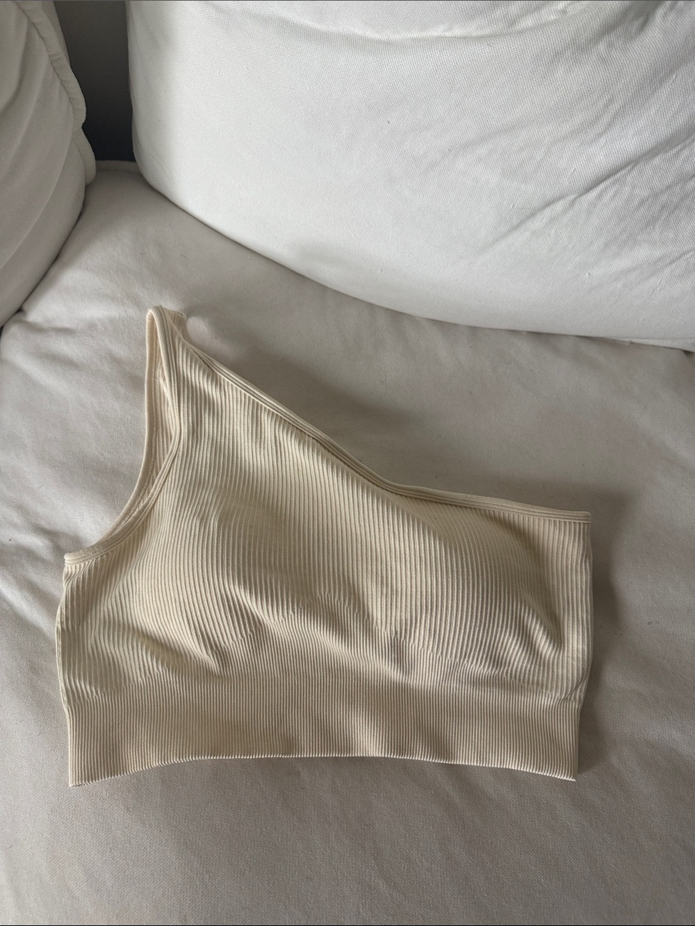 Ribbed One-Shoulder sports bra